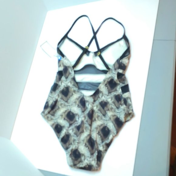 NWT Bleu Rod Beattie Cross Back Printed One Piece - Picture 4 of 4